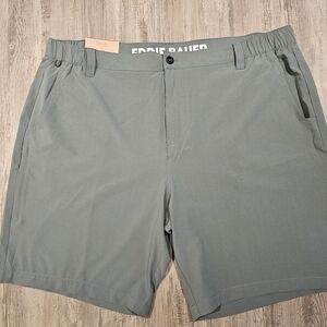 Eddie Bauer Men's  Green Flat Front Shorts